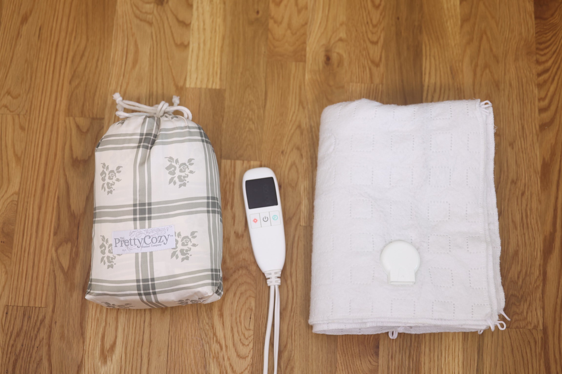 PrettyCozy Heated Blanket w/1 Interchangeable Cover